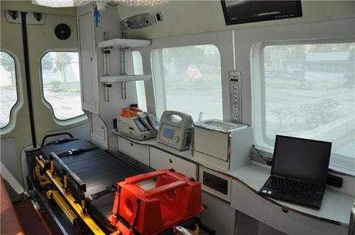荔波县救护车内部